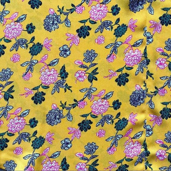 T Tahari Wallflower Floral Ruffle Neck Top - Picture 8 of 8